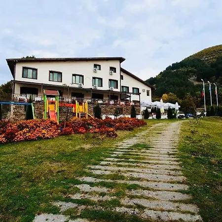 Family Borovitsa Hotell 2*